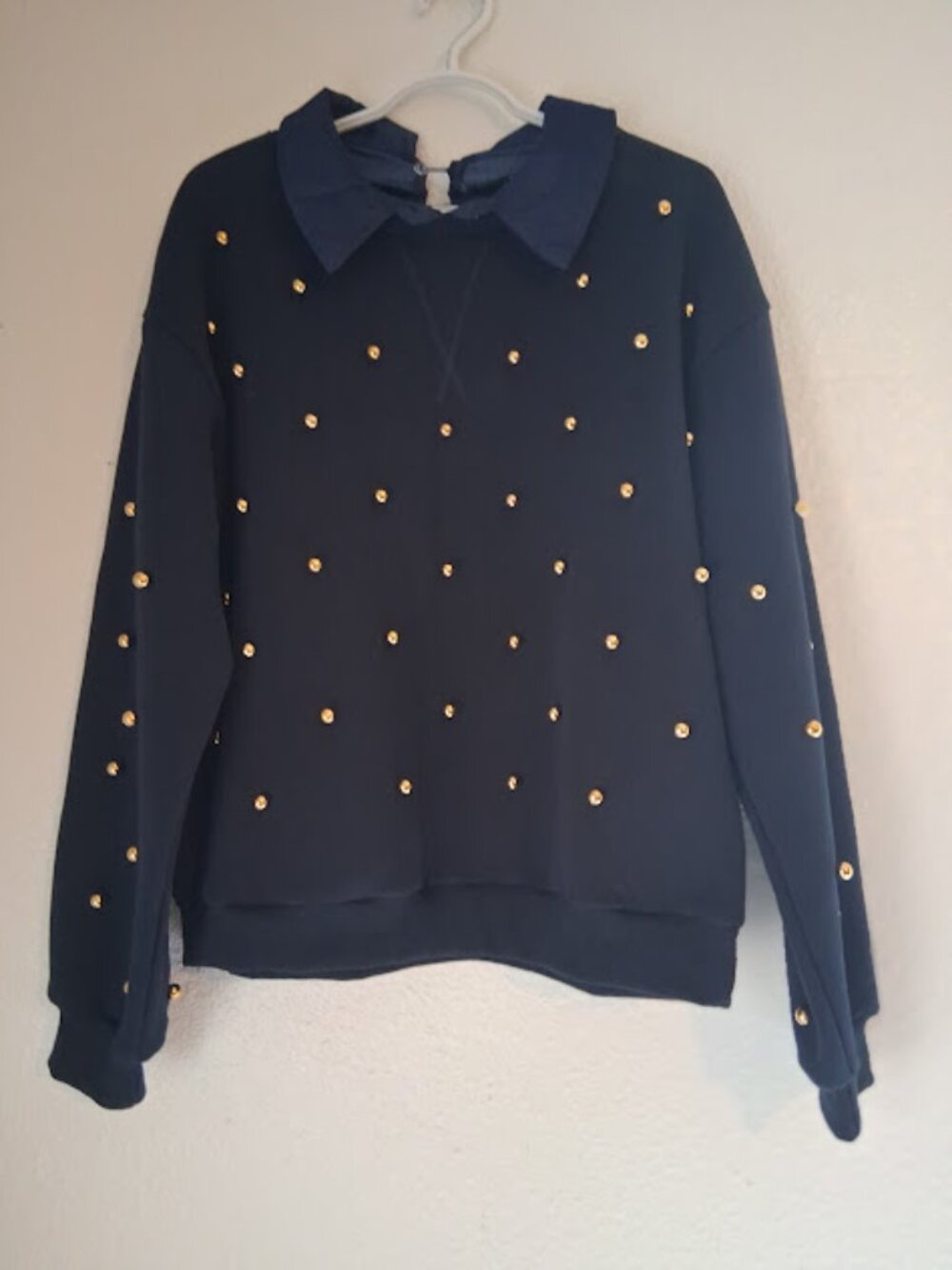 On Twelfth women's size XL navy blue and gold sweatshirt